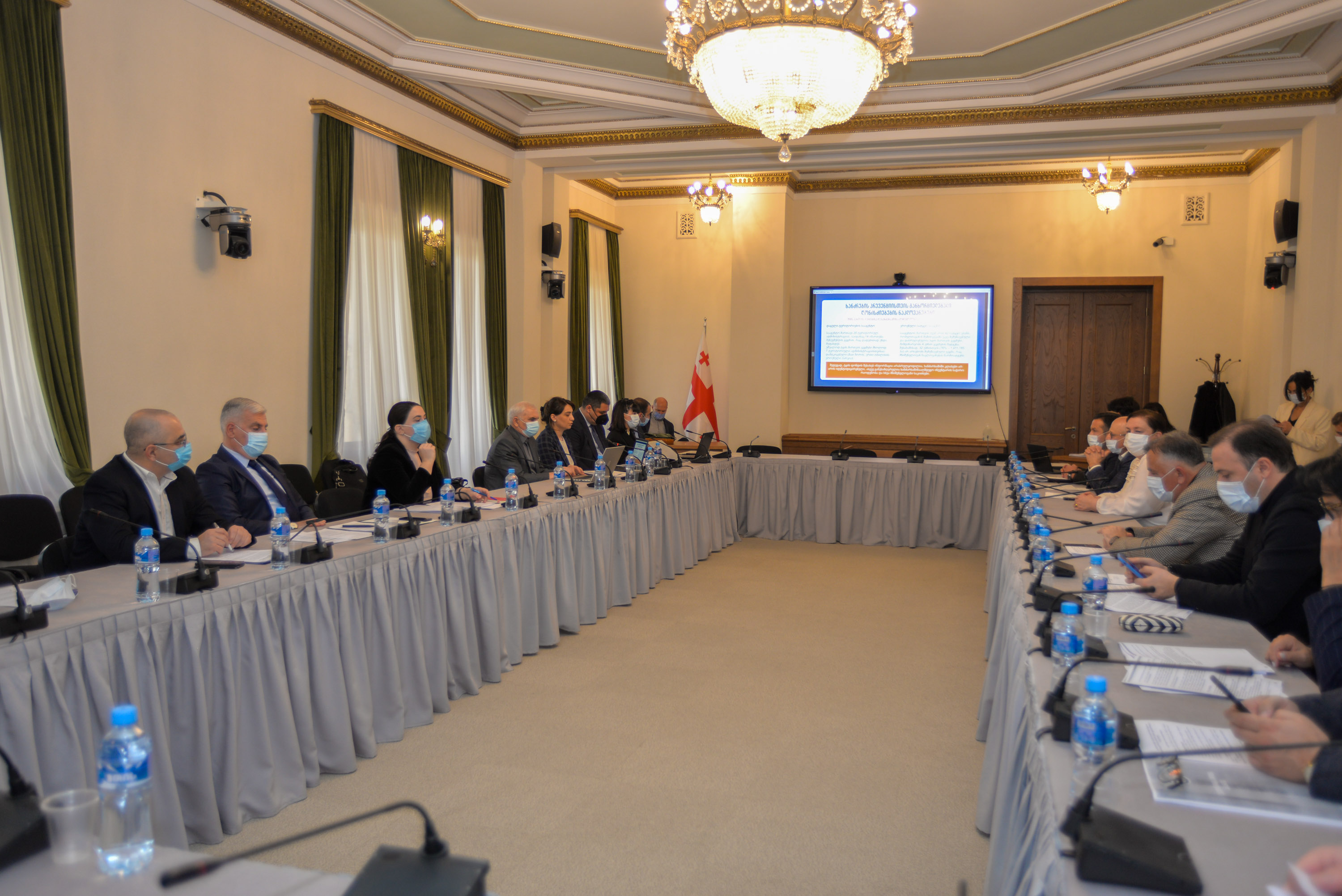 The auditors submitted reports on forest management to the parliament