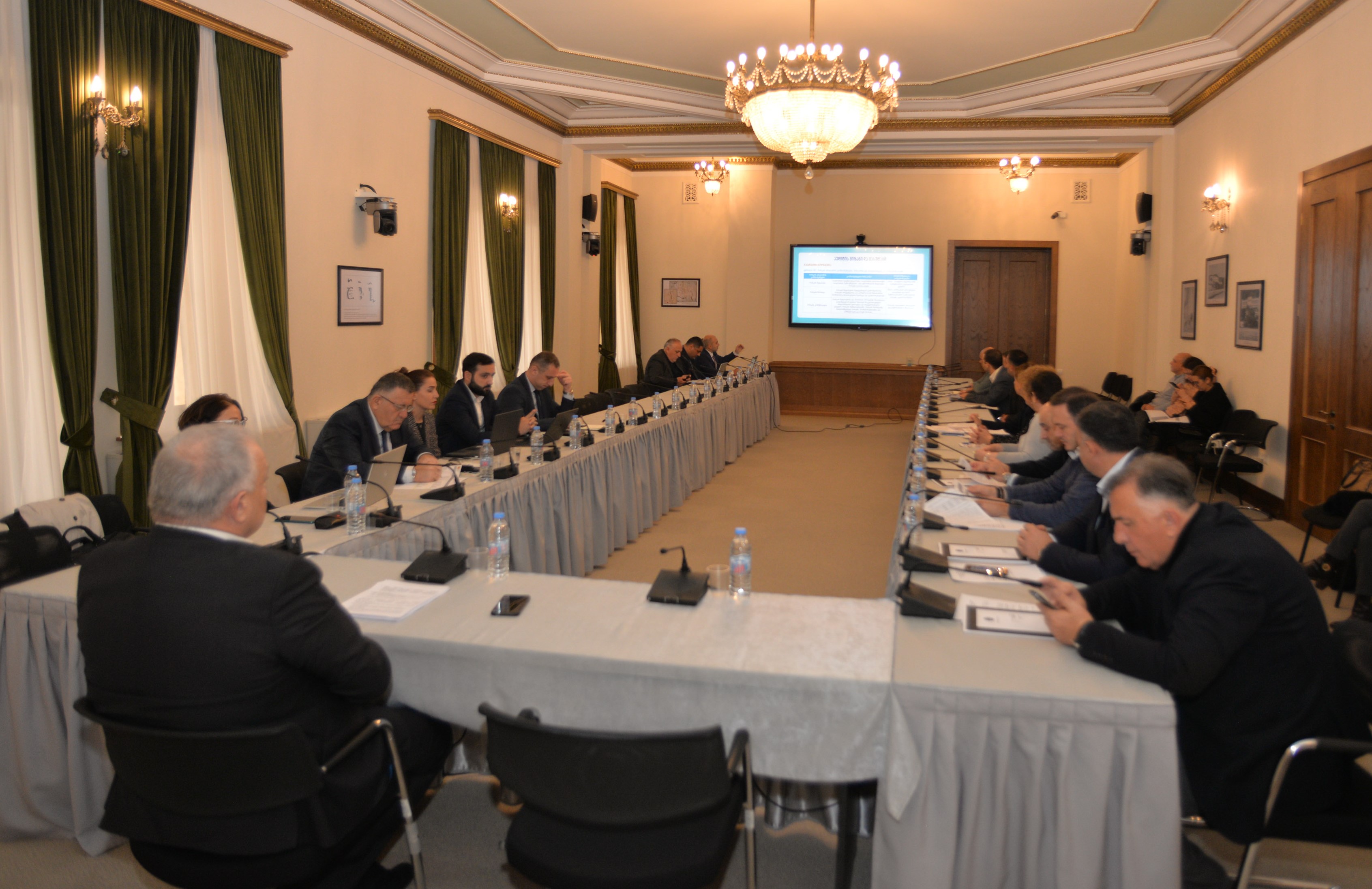 The state auditors presented two audit reports to the members of the parliamentary working group