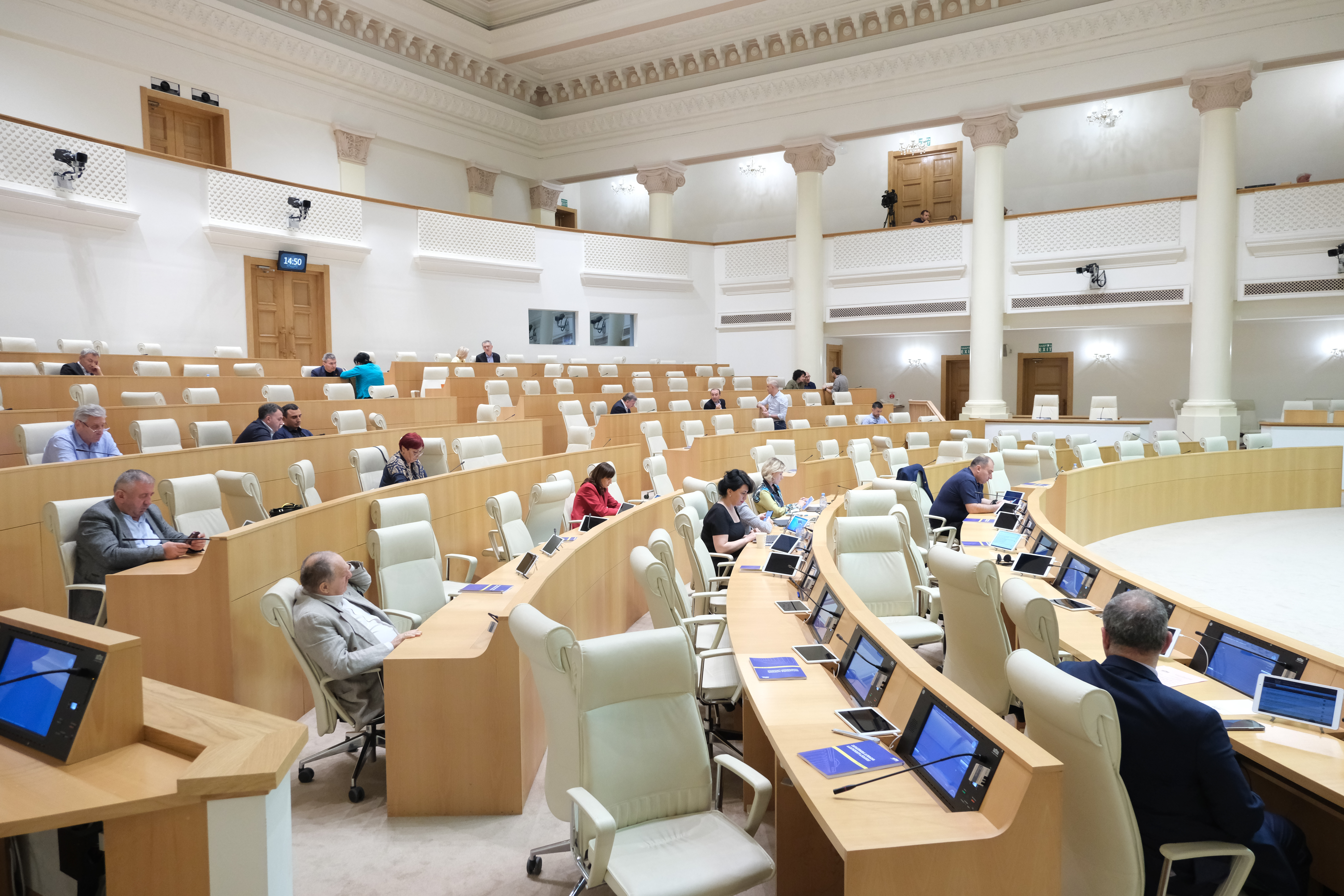 გენერალურმა აუდიტორმა 2022 წლის საქმიანობის ანგარიში და სახელმწიფო ბიუჯეტის შესრულების წლიური ანგარიშის შესახებ მოხსენება წარადგინა