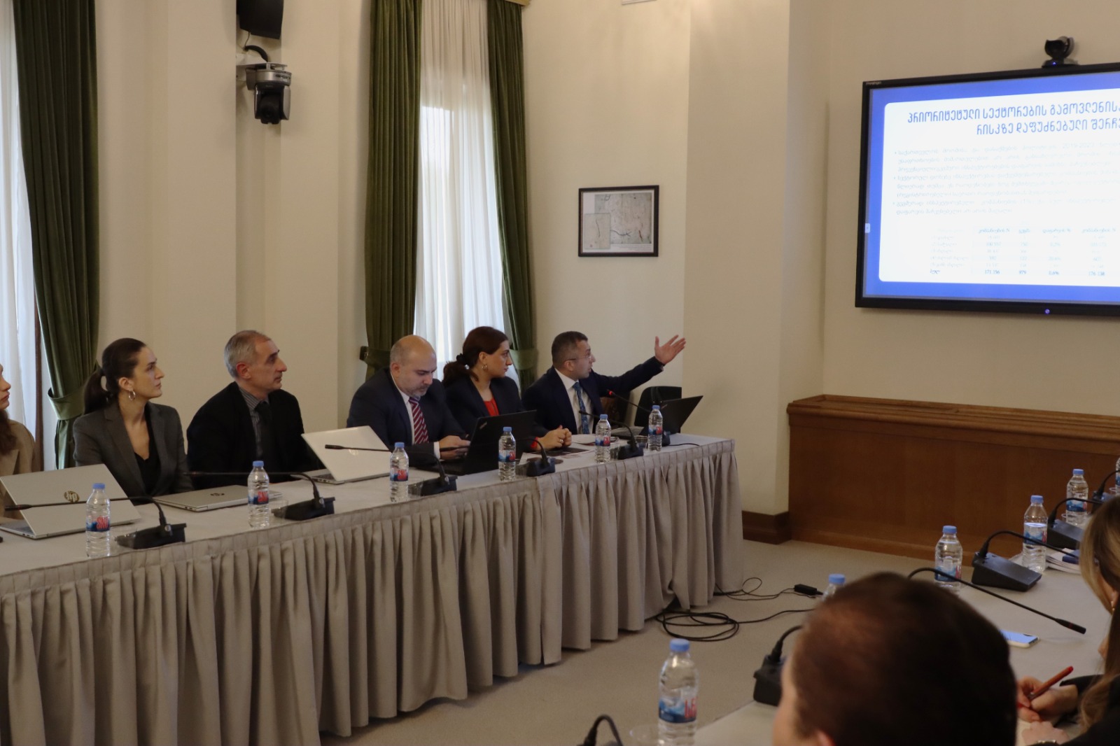 სახელმწიფო აუდიტორებმა პარლამენტში შესაბამისობისა და ეფექტიანობის აუდიტის ანგარიშები წარადგინეს